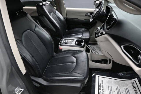 2022 Chrysler Pacifica Touring L