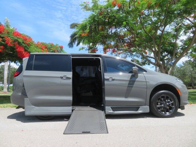 2021 Chrysler Pacifica Touring