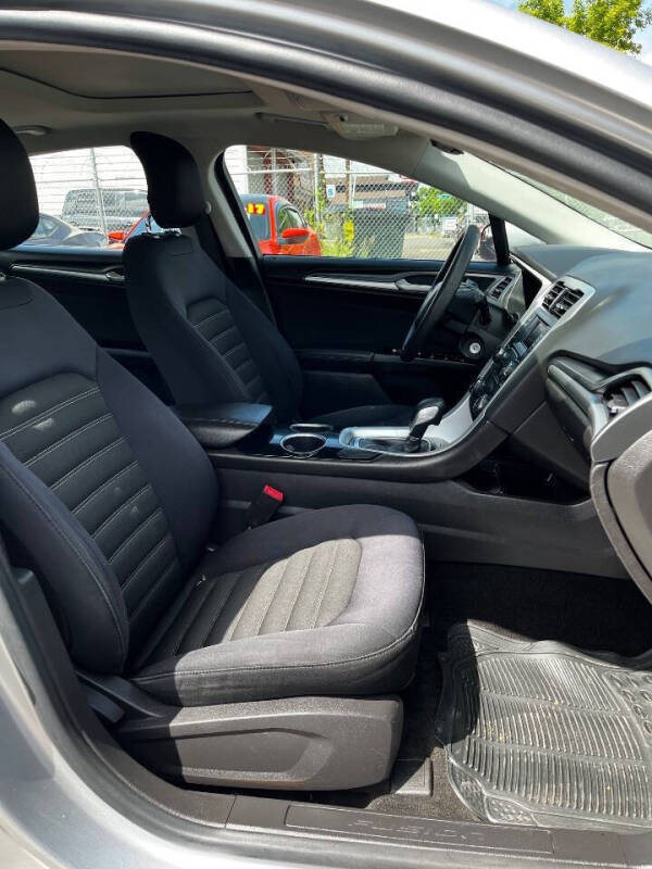 2014 Ford Fusion SE