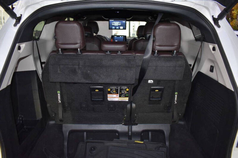 2022 Toyota Sienna Platinum 7-Passenger