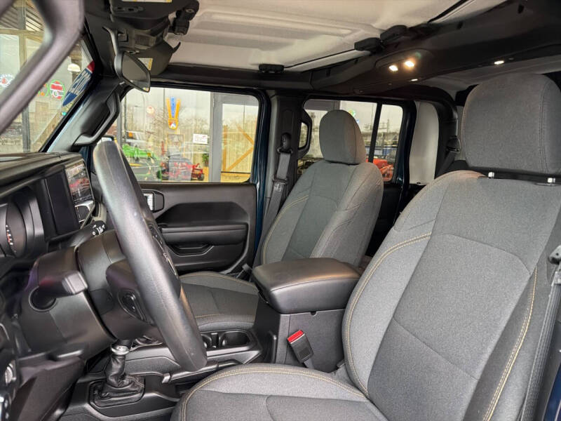 2025 Jeep Gladiator NightHawk