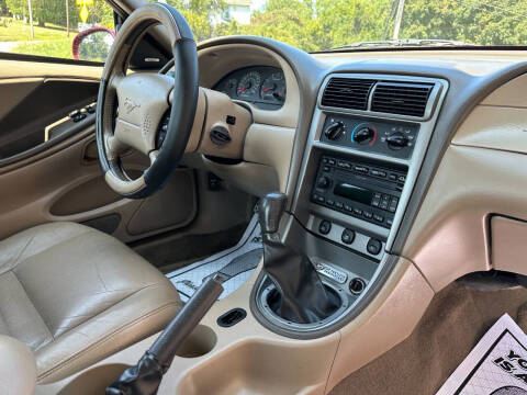 2004 Ford Mustang GT Deluxe