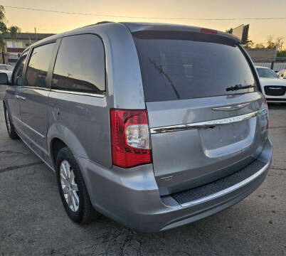 2015 Chrysler Town and Country Touring