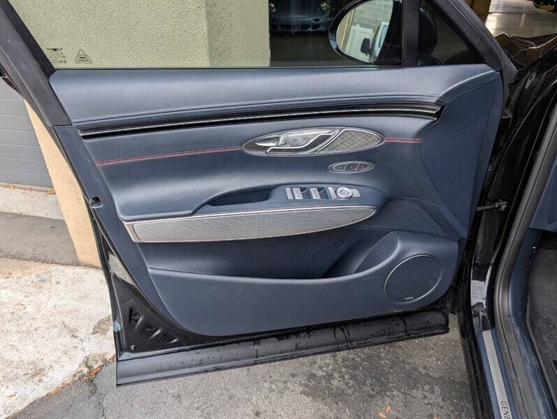 2023 Genesis GV70 2.5T Standard