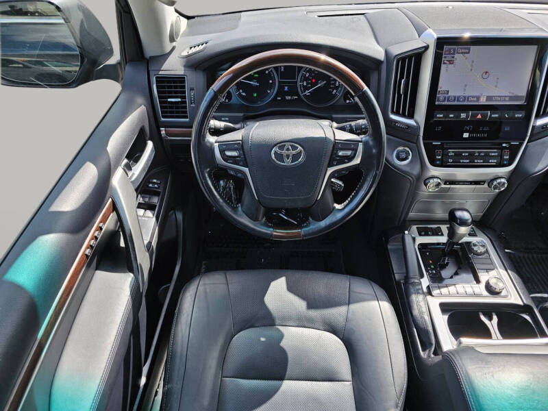 2017 Toyota Land Cruiser