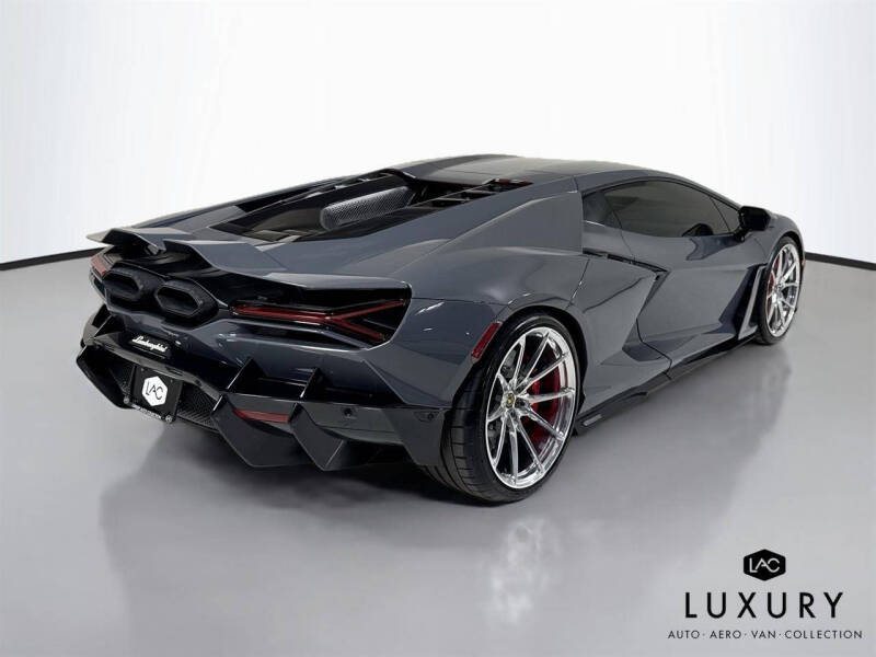 2024 Lamborghini Revuelto