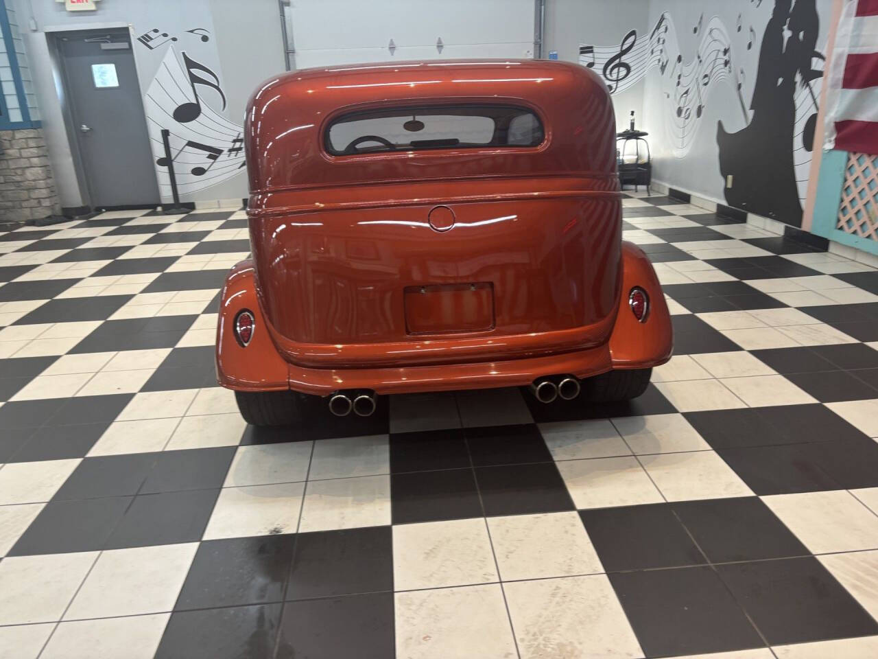 1933 Ford Victoria 11