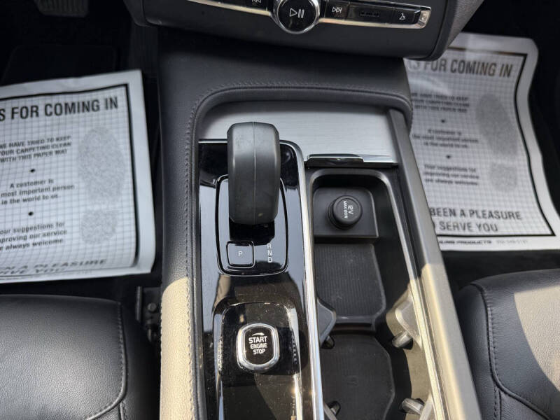 2023 Volvo XC90 B5 Core