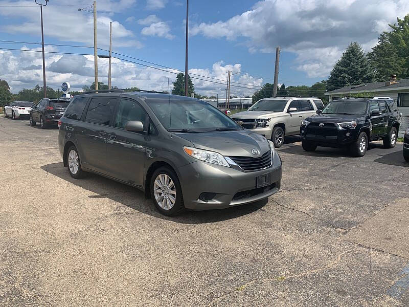 2011 Toyota Sienna LE 7-Passenger