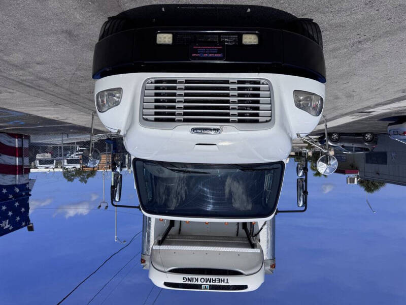 2018 Freightliner M2 106