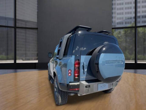 2025 Land Rover Defender 90 P400 X-Dynamic SE