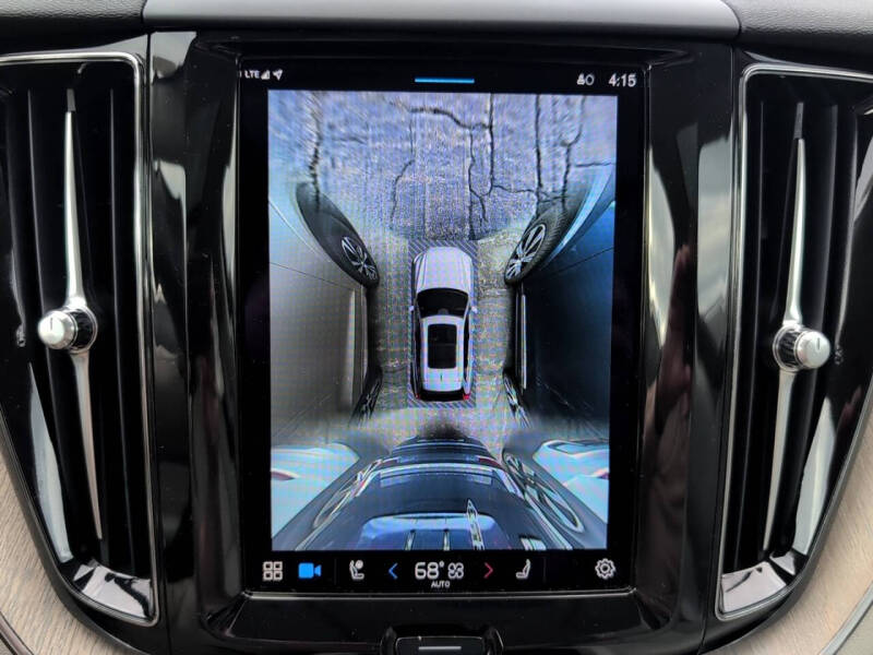 2023 Volvo XC60 B5 Plus Dark Theme