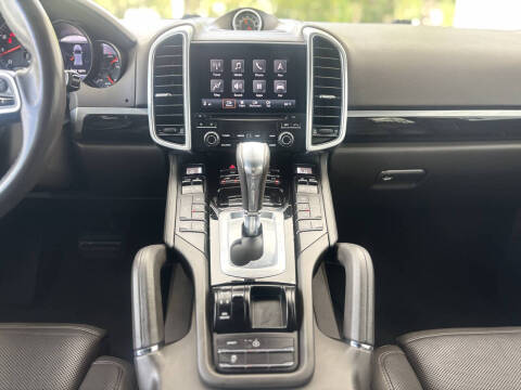 2017 Porsche Cayenne Platinum Edition