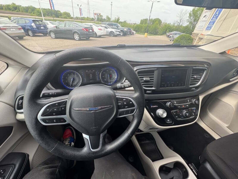 2021 Chrysler Voyager L