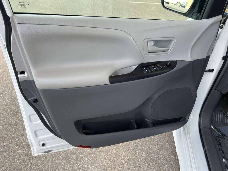 2019 Toyota Sienna L 7-Passenger