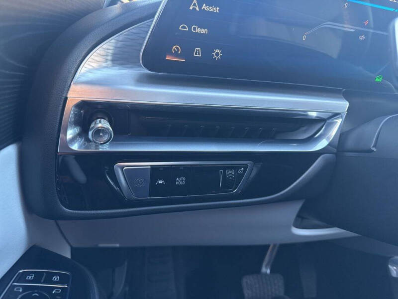 2024 Cadillac LYRIQ Luxury 1