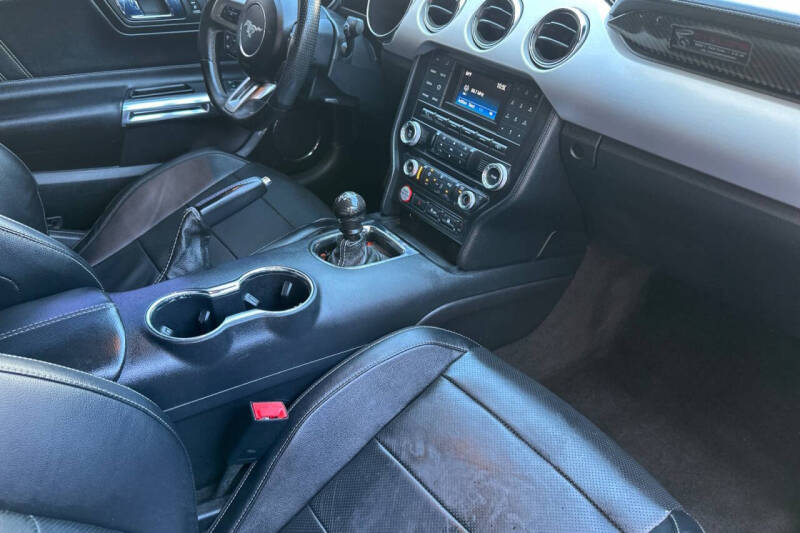 2016 Ford Mustang V6