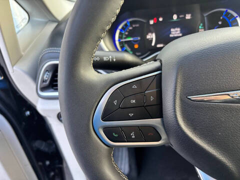 2024 Chrysler Pacifica Plug-In Hybrid Select