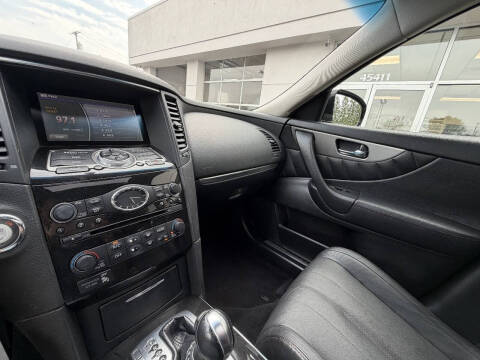 2017 Infiniti QX70