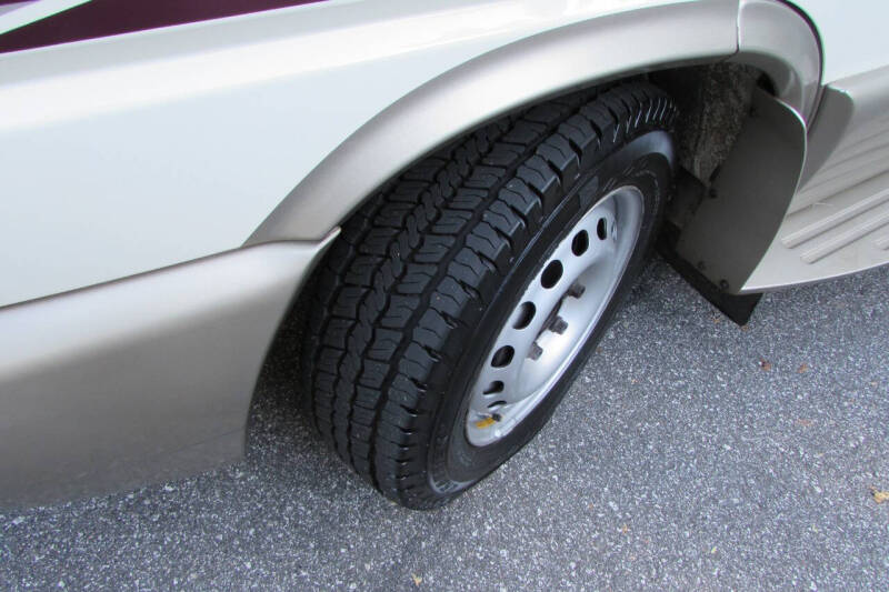 2001 Winnebago Rialta