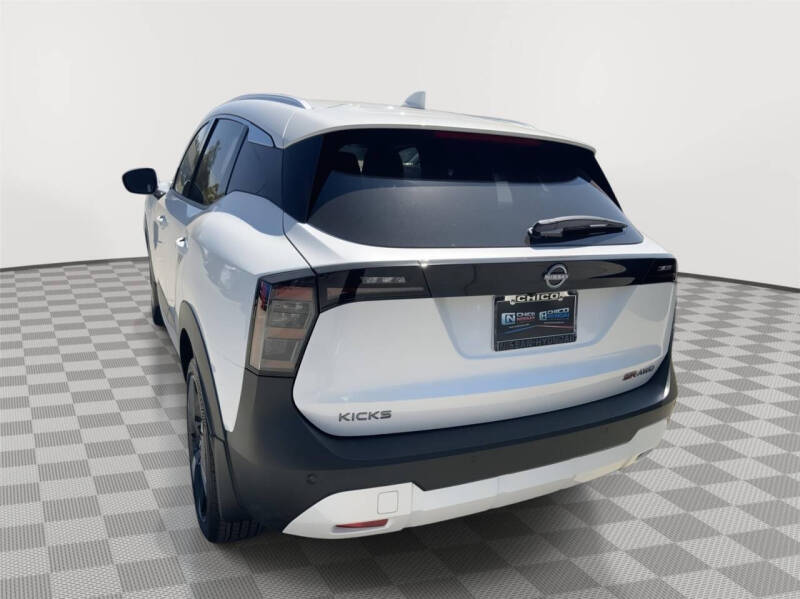 2025 Nissan Kicks SR