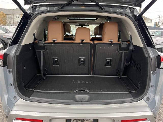 2025 Nissan Pathfinder Platinum