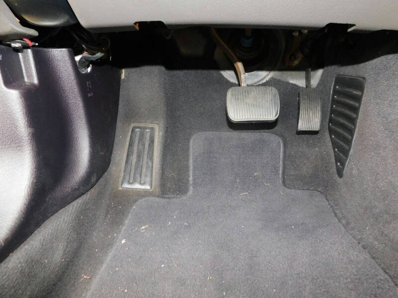 2004 Ford Thunderbird Deluxe