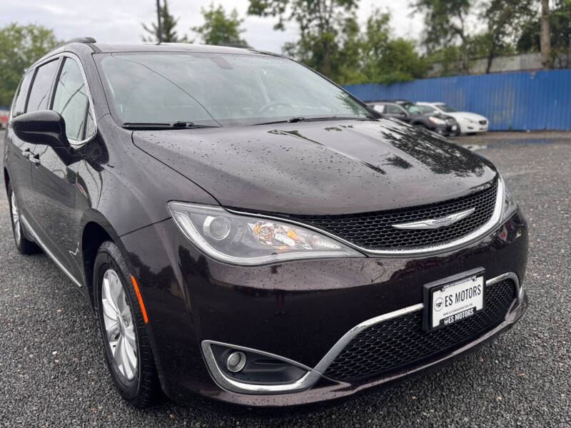 2017 Chrysler Pacifica Touring-L