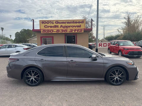 2022 Toyota Camry Hybrid SE Nightshade