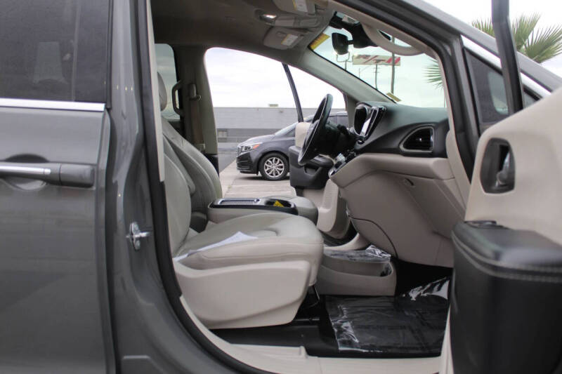 2021 Chrysler Pacifica Touring L