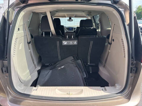 2017 Chrysler Pacifica Touring-L