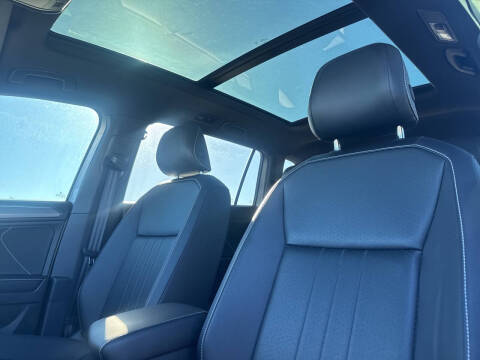 2024 Volkswagen Tiguan SE R-Line Black