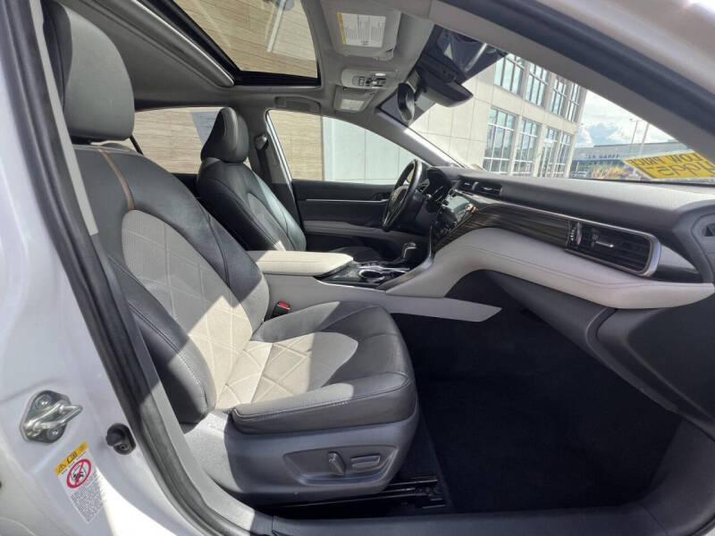2019 Toyota Camry Hybrid XLE