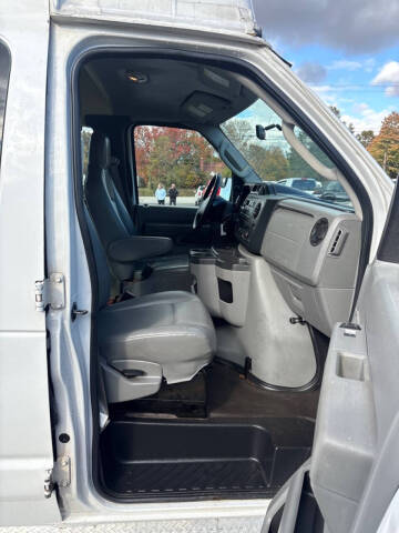2013 Ford E-Series E-350 SD
