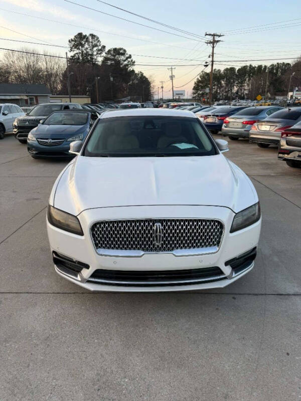 2019 Lincoln Continental Base's photo