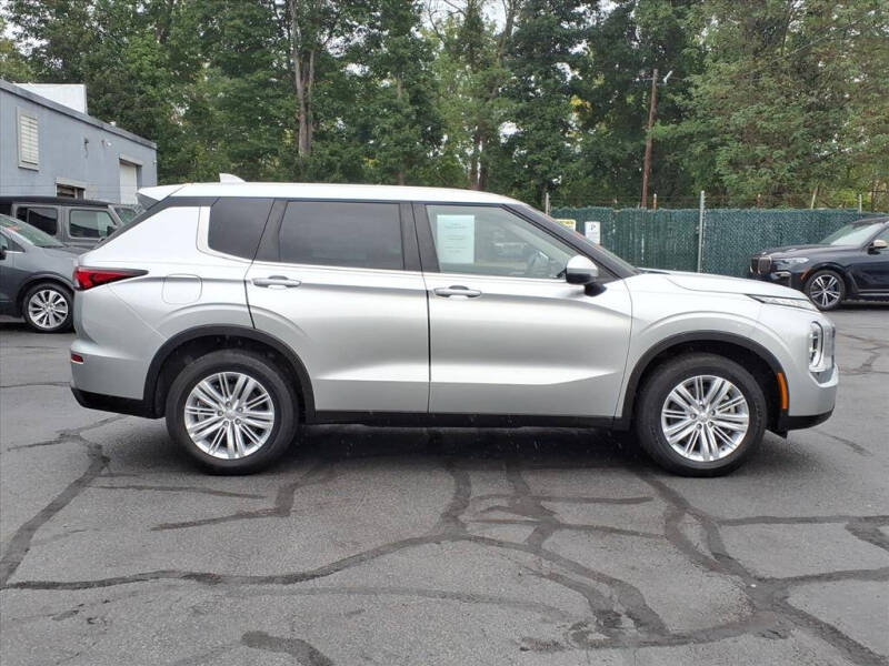 2023 Mitsubishi Outlander ES