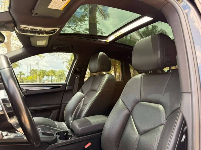 2017 Porsche Macan