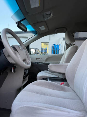 2012 Toyota Sienna