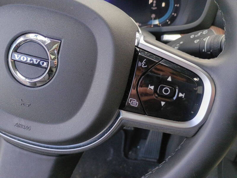 2025 Volvo V60 Cross Country B5 Plus