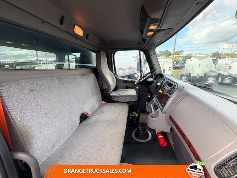 2015 Freightliner M2 106