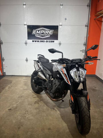 2023 KTM 790 Duke