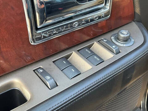 2011 Lincoln Navigator L