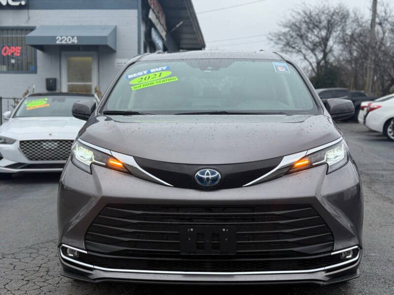 2021 Toyota Sienna XLE 8-Passenger