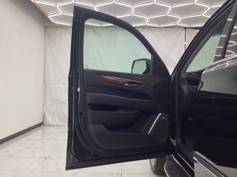 2017 Cadillac Escalade Luxury