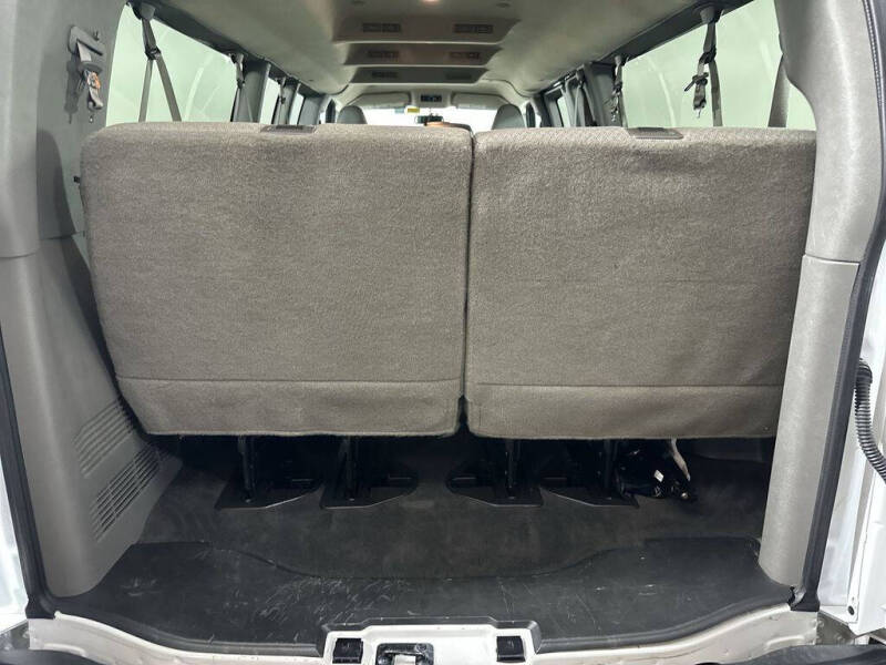 2025 Chevrolet Express LS 3500