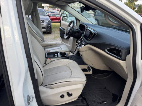 2017 Chrysler Pacifica Hybrid Platinum