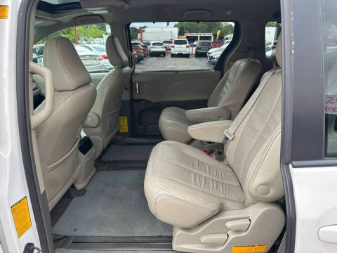 2012 Toyota Sienna