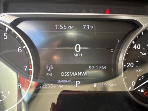 2022 Nissan Pathfinder SV