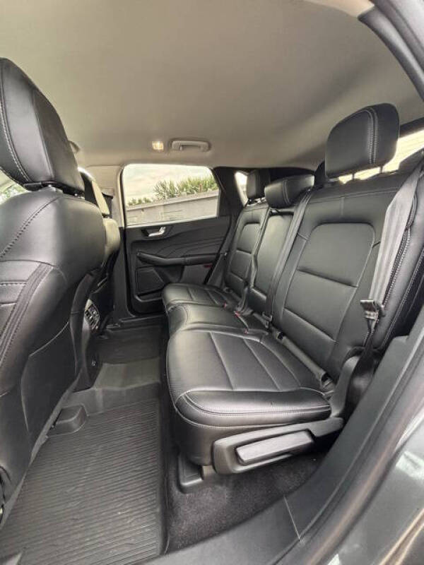 2022 Ford Escape Hybrid Titanium