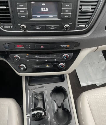 2017 Kia Sedona LX
